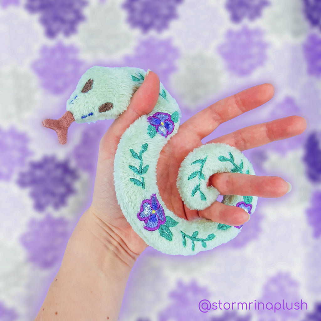 ITH Pansy Blossom Snake Plush Embroidery Pattern - Dragons' Garden - Pattern 4x4