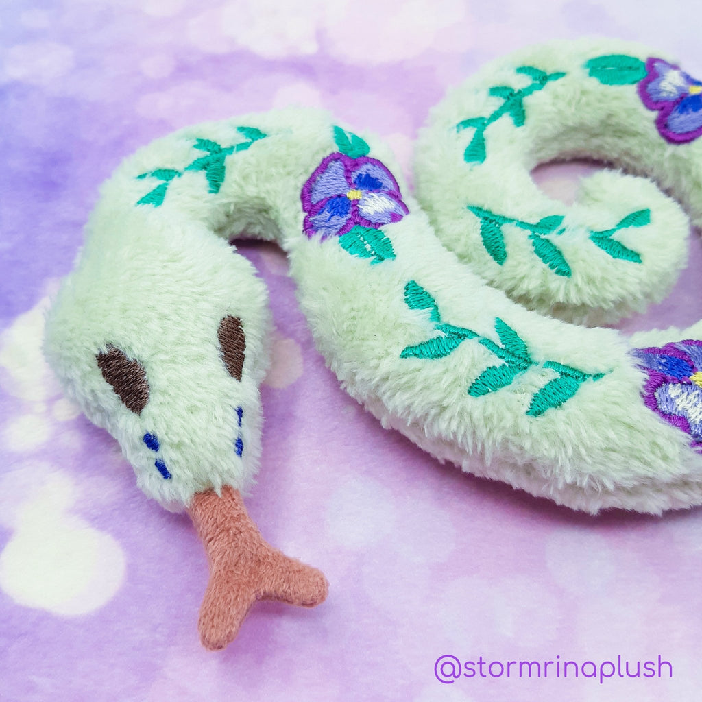 ITH Pansy Blossom Snake Plush Embroidery Pattern - Dragons' Garden - Pattern 4x4