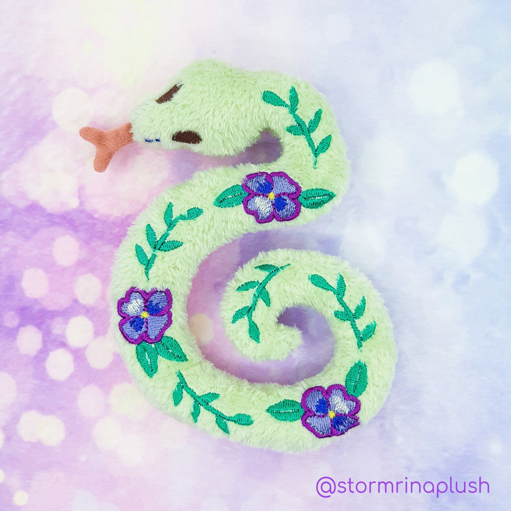 ITH Pansy Blossom Snake Plush Embroidery Pattern - Dragons' Garden - Pattern 4x4